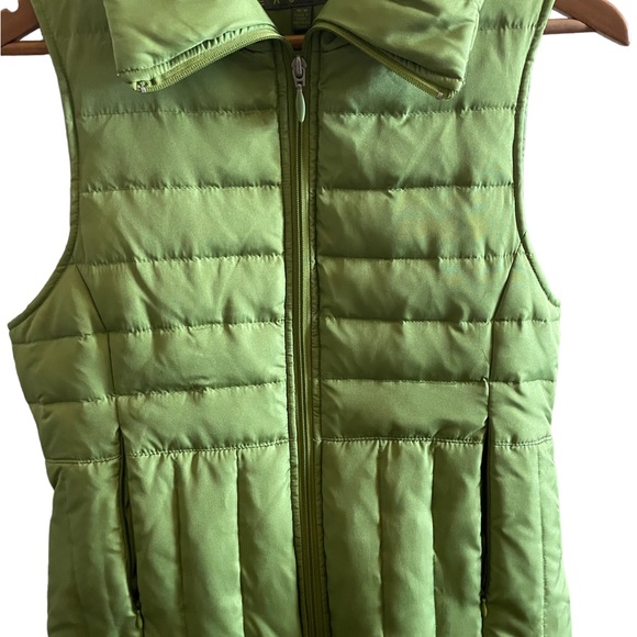 Kenneth Cole Women’s green vest size medium. Gently used only wore a few times. - Picture 2 of 3